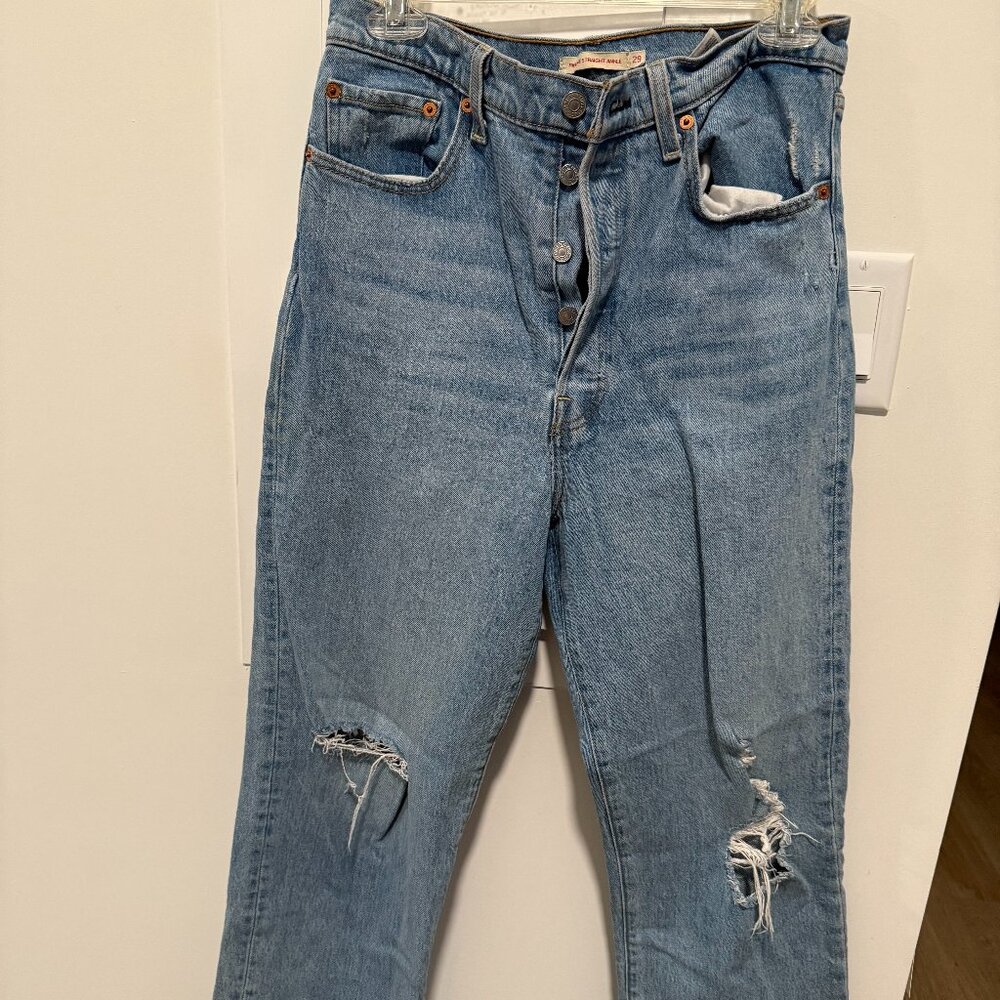 Levi's X REVOLVE Levi's Ribcage Straight Ankle in Jazz Time
